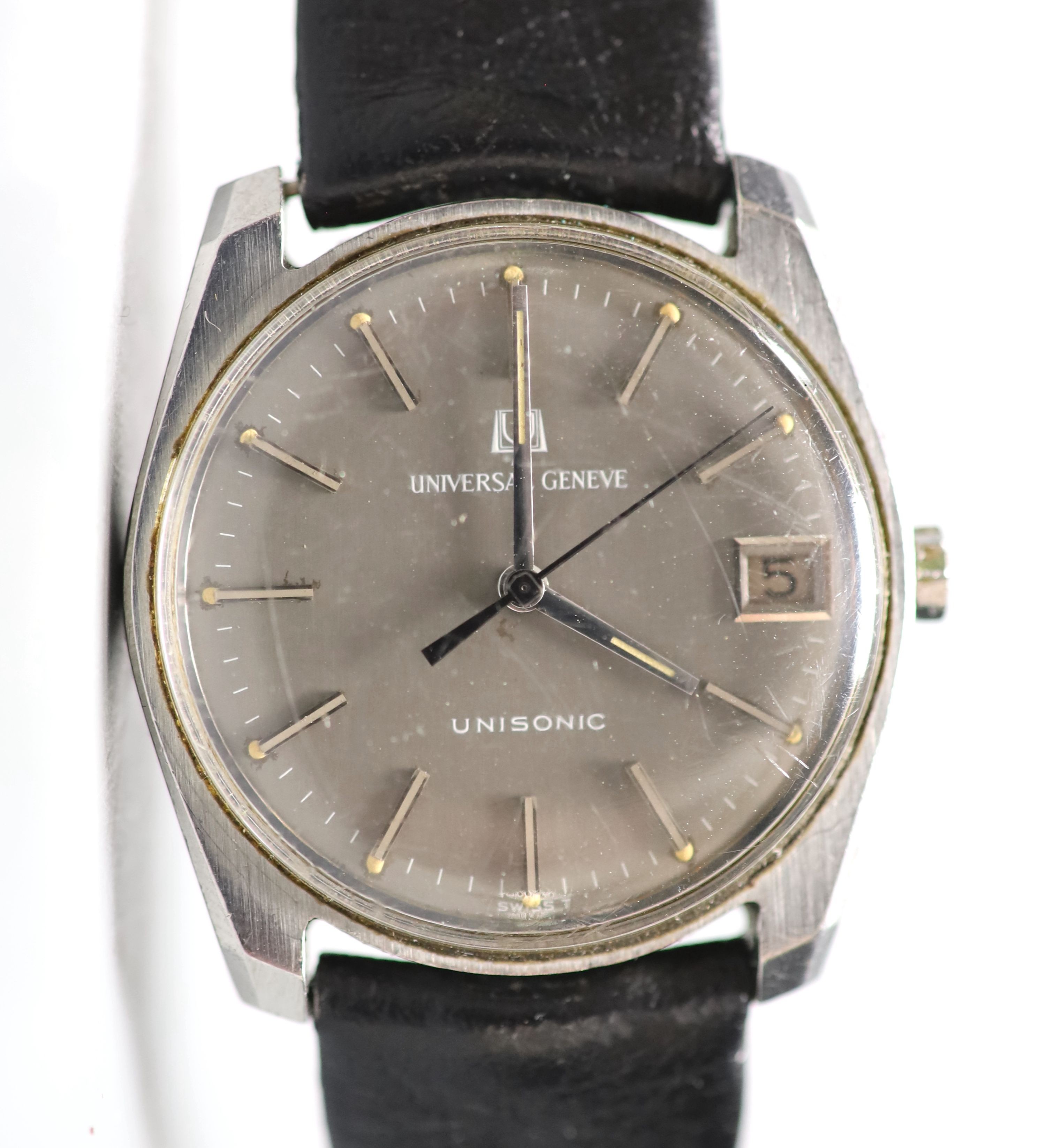 A gentleman's stainless steel Universal Unisonic quartz wrist watch, on a leather strap, case diameter 34mm.